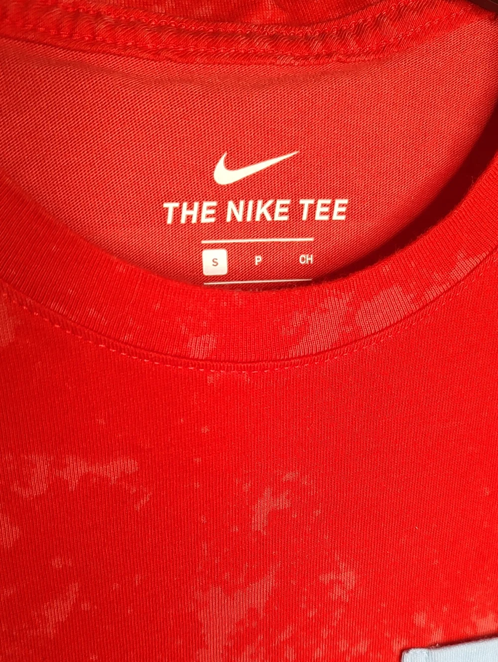 Nike Men’s Coral Tie-Dye Pocket Short Sleeve Tee